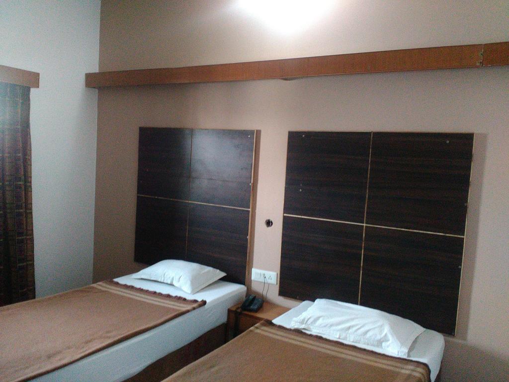 Hotel Ajaya Varanasi Oda fotoğraf