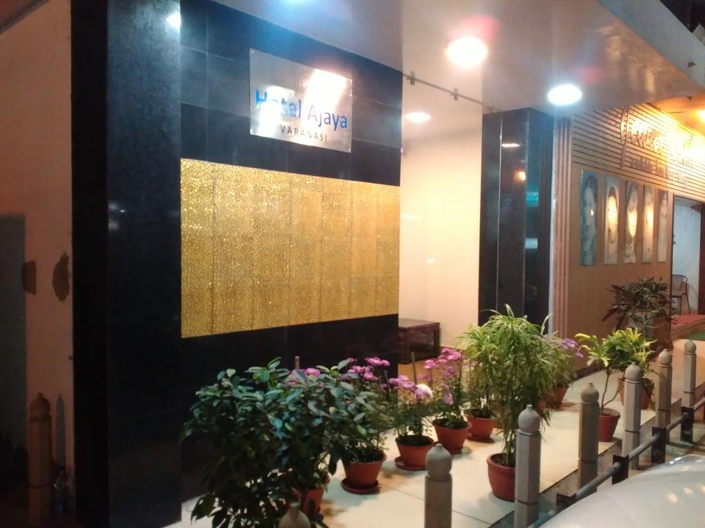 Hotel Ajaya Varanasi Dış mekan fotoğraf