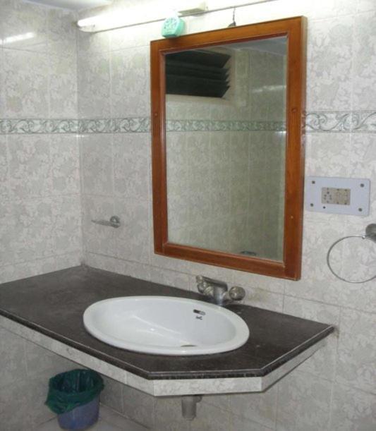 Hotel Ajaya Varanasi Oda fotoğraf